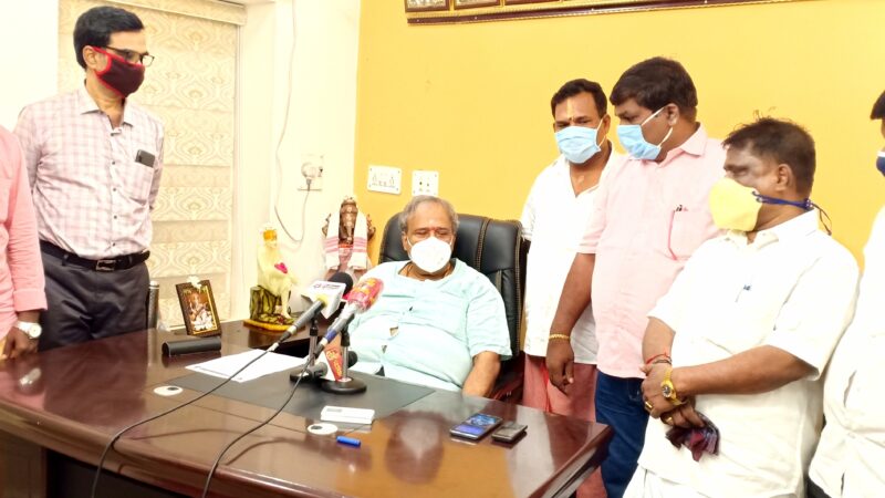 இயக்குநர் வேலுபிரபாகரனை குண்டர் சட்டத்தில் கைது செய்ய வேண்டும்*: திரையரங்கு உரிமையாளர் சங்க செயலாளர் ரோகினி பன்னீர்செல்வம்.