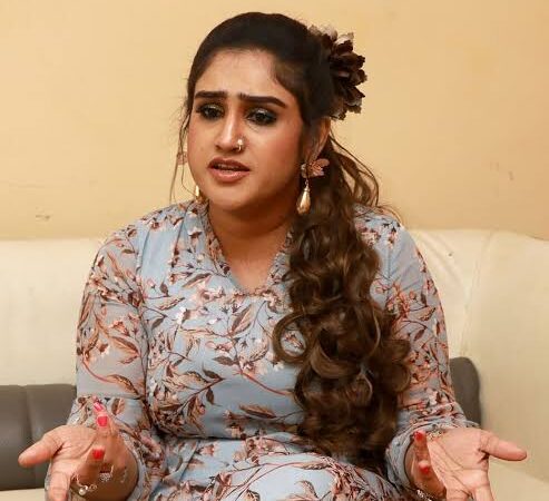 நடிகை வனிதா விஜயகுமார் மீது குடியிருப்பு வாசிகள் போலீஸ் புகார் அளித்துள்ளனர்..
