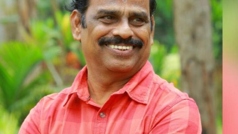 காற்றுக்குள் நீ சேர்த்த சொற்கூட்டமெல்லாம் புதுப்பாடல் கேட்க பசியோடு நிற்கும் இயக்குநர் ராசி அழகப்பன்.