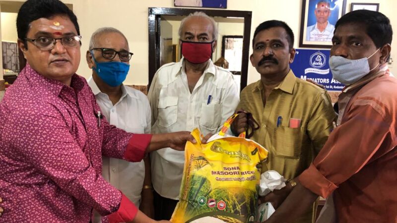 தங்களது உறுப்பினர்களுக்கு அம்மாவின் அரவணைப்பு அம்மா மூவி அசோசியேசன்’.