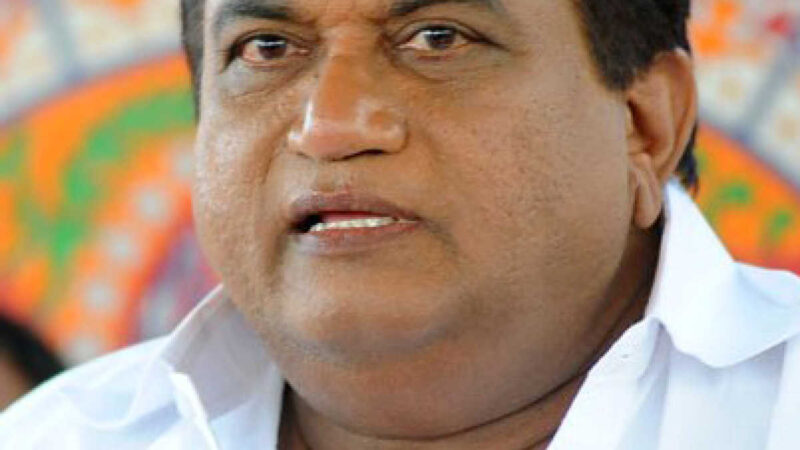 தெலுங்கு நடிகர் ஜெயபிரகாஷ் ரெட்டி இன்று காலை மாரடைப்பு காரணமாக காலமானார்.