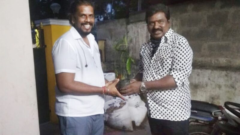 திரைப்பட உலகில் உள்ள பிரபலங்களின் பிறந்த நாட்களில் மரக்கன்றுகளை நடும் ராயல் பிரபாகருக்கு ‘பசுமை நாயகன்’ என்ற பட்டத்தையும் வழங்கினார் இயக்குநர் விஜய்ஸ்ரீ ஜி.