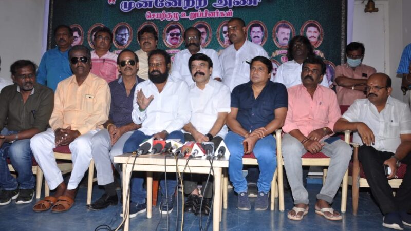 தயாரிப்பாளர்கள் சங்க தேர்தலில் களம் இறங்கும் ‘முன்னேற்ற அணி’ யின் வேட்பாளர்கள் அறிமுக விழா இன்று சென்னையில் உள்ள பாம்குரோவ் ஓட்டலில் நடைபெற்றது.