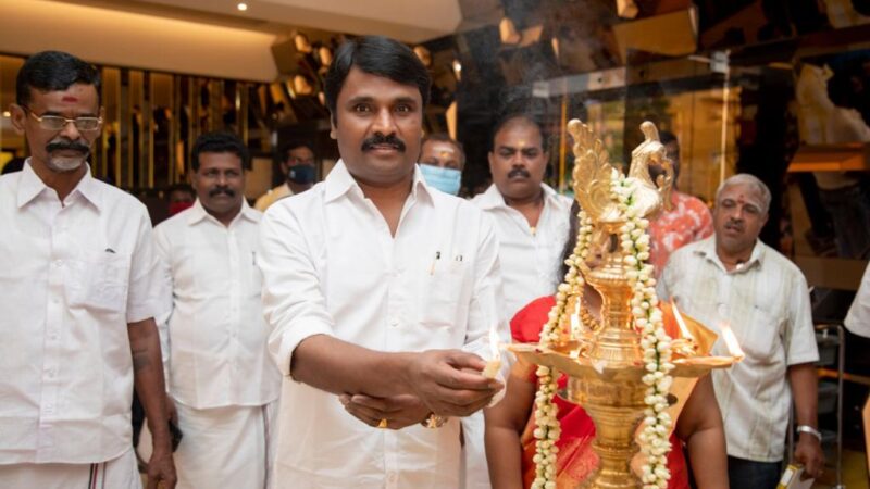 மதுரையில் மூன்று திரையரங்குகளோடு திறக்கப்பட்ட பிரம்மாண்ட மல்டிபிளக்ஸ் தியேட்டர் “கோபுரம் சினிமாஸ்”