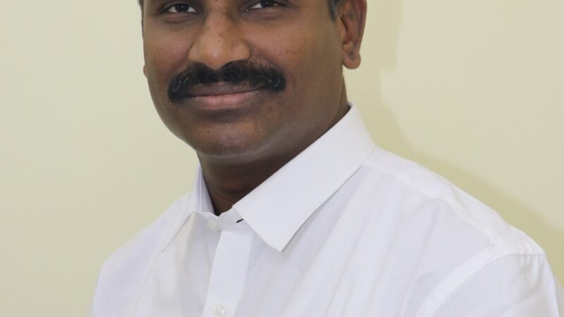 தயாரிப்பாளர்கள் சங்க தேர்தலில் தனிப்பட்ட முறையில் வாக்களர்களை சந்தித்து கரன்சி கவனிப்பு மூலம் கவர்ந்து வருகிறார் என கூறப்படுகிறது தயாரிப்பாளர் சிங்காரவேலன்.