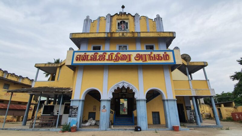 சிறு வயதில் கண்ட அதே திரையரங்குகளில் உற்சாகத்துடன் மகிழ்ச்சியுடன் அக்காட்சிகளை கண்டு மகிழ்ந்தார் இயக்குநர் மிஷ்கின்.