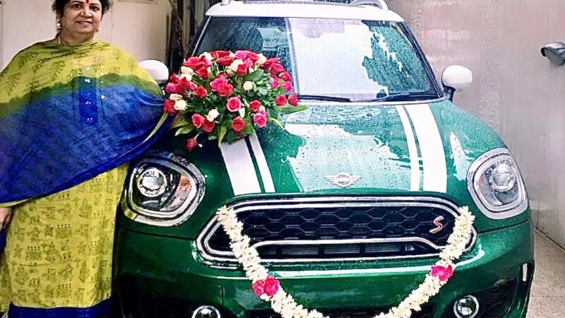 அம்மா தந்த ‘அன்பு பரிசு’ – மகிழ்ச்சியில் நடிகர் சிலம்பரசன் டி.ஆர்.
