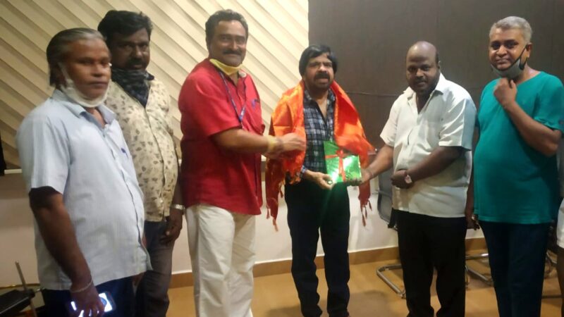 சினிமா பத்திரிகையாளர் சங்கத்தின் தீபாவளி 2020 சிறப்பு மலரை இயக்குநர் டி. ராஜேந்தர் அவர்கள் வெளியிட்டார்.