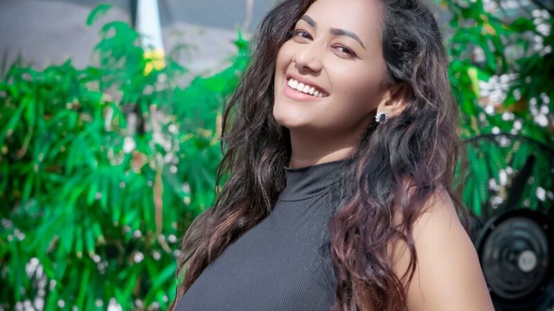 ACTRESS SANJANA SINGH LATEST STILLS.