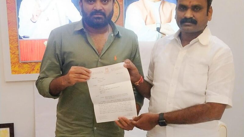 வீரமரணம் அடைந்த ராணுவ வீரர் அவில்தார் திரு பழனி அவர்களுக்கு இவ்விருதினை வழங்கிட வேண்டும் என பாரத் பிரதமருக்கு கோரிக்கை வைத்துள்ளனர் நடிகர் உதயா.
