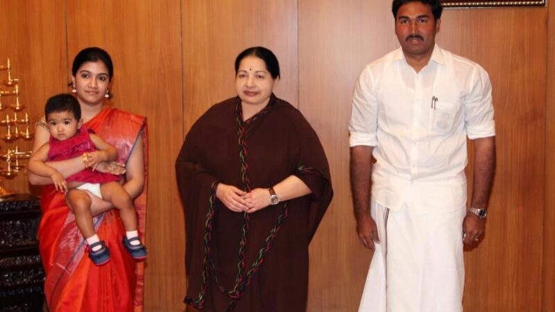 அப்பா,மகளுக்கு கிடைத்தபாக்கியம்! இருவருக்கும் பெயர் சூட்டியது புரட்சி தலைவி  ஜெயலலிதா.
