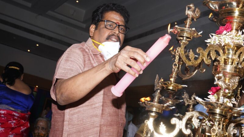 தமிழில் ரீமேக் ஆகிறது ‘ஆண்ட்ராய்டு குஞ்சப்பன்’: கே.எஸ்.ரவிகுமார் தயாரித்து நடிக்கிறார்.