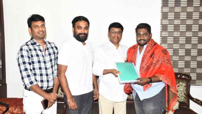 37 வருடங்களுக்கு பிறகு மீண்டும்‌உருவாகும்‌ k.பாக்யராஜ் ன் ” முந்தானை முடிச்சு ” சசிகுமார், ஐஸ்வர்யா ராஜேஷ் நடிக்க, எஸ்.ஆர்.பிரபாகரன் இயக்குகிறார்.
