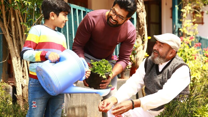 ஒரே குடும்பத்திலிருந்து,  இணைந்து நடிக்கும் மூன்று தலைமுறை நடிகர்கள்  !