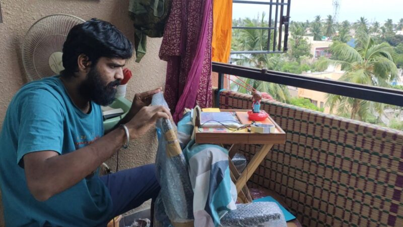 இரண்டு பொம்மைகள் மட்டும் வைத்து, ஒளிப்பதிவாளர் டீமல் சேவியர் எட்வர்ட்ஸ் உருவாக்கிய “Thousand Kisses” வீடியோ பாடல் !