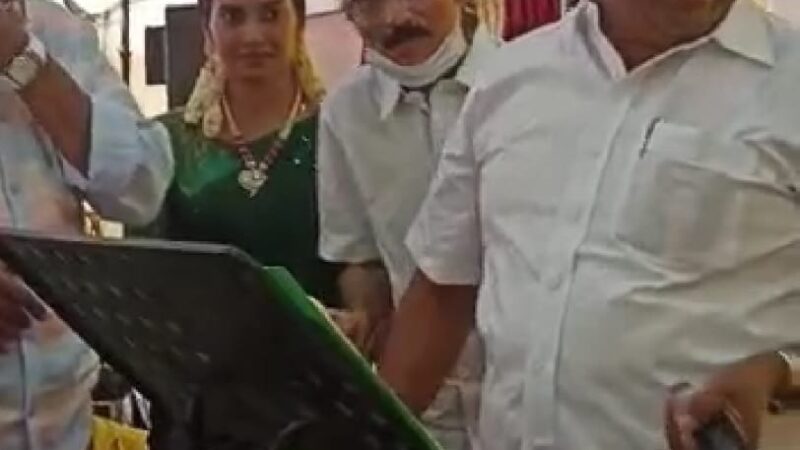 இஸ்லாமிய திருமண விழாவில் அமைச்சரை பாராட்டிய இயக்குனர் பாக்யராஜ்…யார் அவர்???