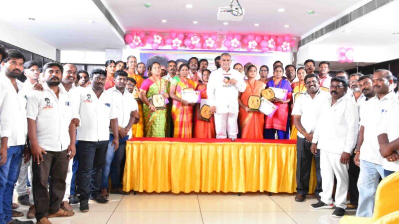 ஆசிரியர் மற்றும் ஆசிரியைகளை கௌரவப் படுத்திய தளபதி விஜய் மக்கள் இயக்கம் !