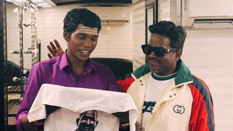 சூப்பர் சிங்கர் சீனியர் சீசன் 11 பாடகர் சரணுக்கு, இளையராஜா டீசர்டை பரிசளித்த யுவன்சங்கர் ராஜா !!