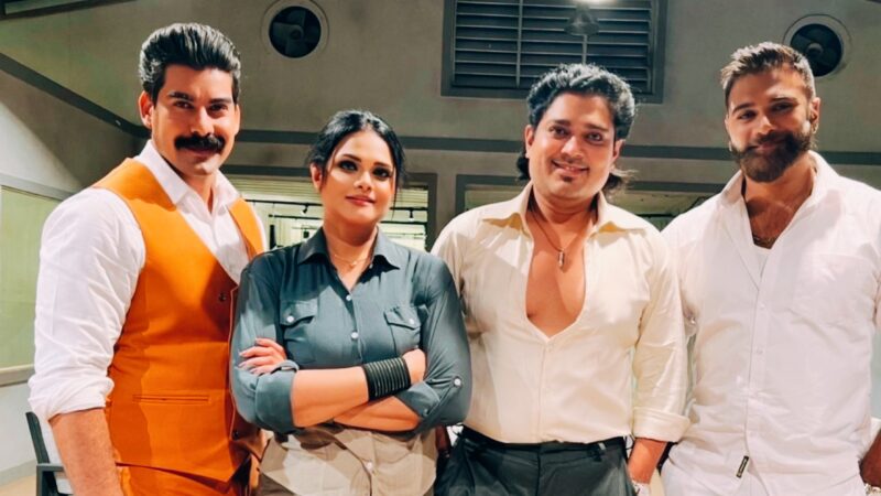 இயக்குனர்கள் வெங்கட் பிரபு, கணேஷ் கே பாபு வெளியிட்ட “அனலி” ஃபர்ஸ்ட் லுக் !