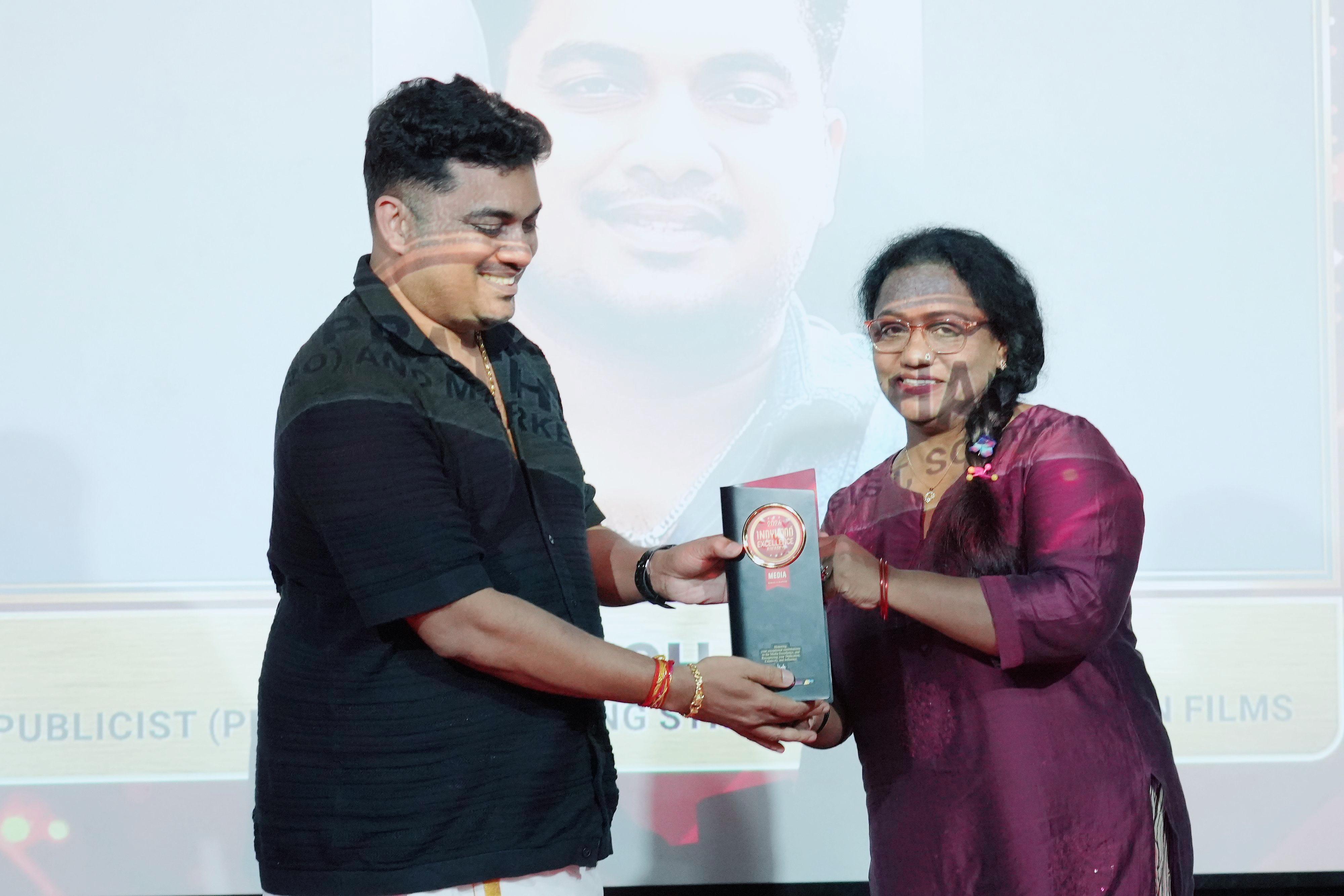 ഇൻഡിവുഡ് എക്സലൻസ് അവാർഡ് 2026 : സിനിമാ മേഖലയിലെ മികവുറ്റ പ്രവർത്തനങ്ങൾക്ക് പി ആർ ഓ പ്രതീഷ് ശേഖറിന് ലഭിച്ചു  !